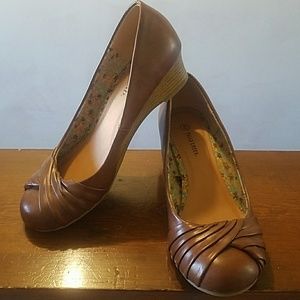Falls creek size 6 wedge heels